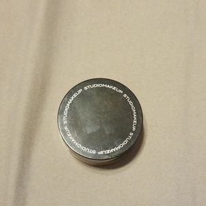 Studio Makeup loose blush